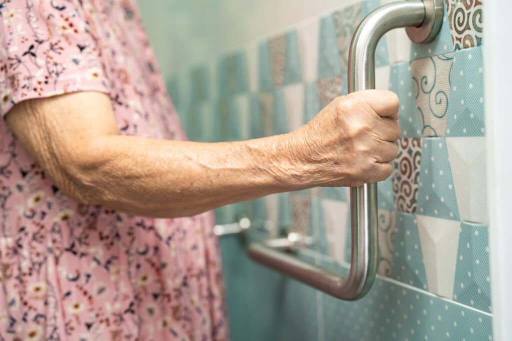 salle de bain pour personnes âgés